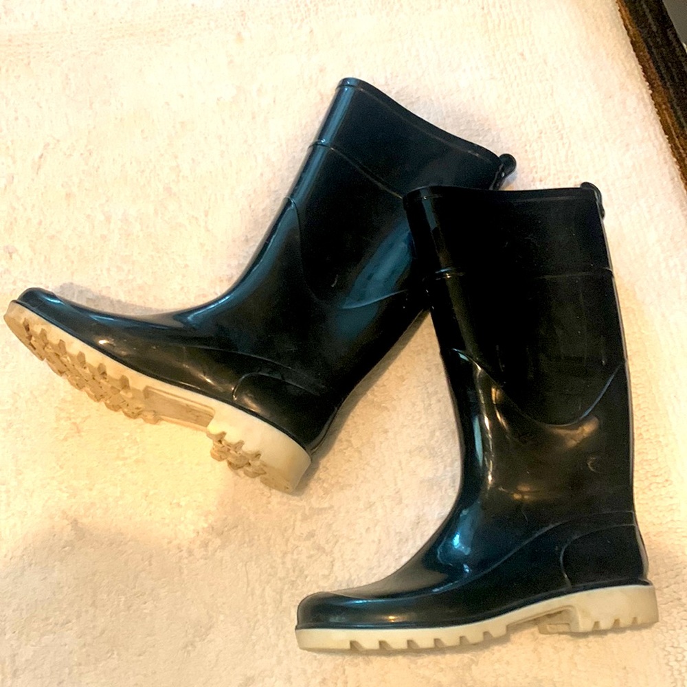 Black rain boots think sole